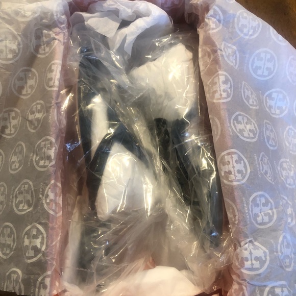 NIB $298 TORY BURCH Miller Jeweled Medallion Thong Sandals in size 6.5! - Picture 12 of 13